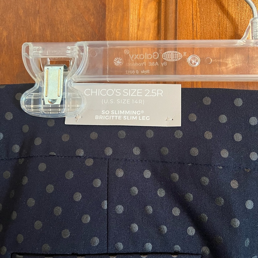 Chico's New Size 2.5 Navy Pant with Black Polka Dots - Picture 5 of 5